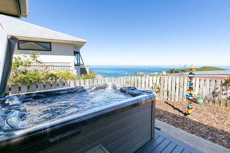 Photo of property in 15b Dargle Way, Island Bay, Wellington, 6023