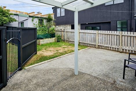 Photo of property in 10 Helen Street, Brooklyn, Wellington, 6021