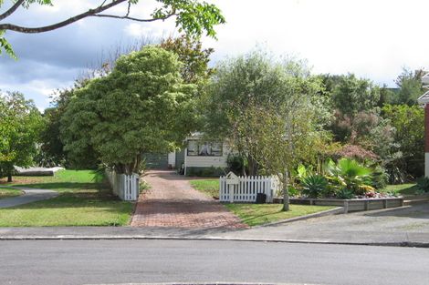 Photo of property in 16 Da Vinci Place, West Harbour, Auckland, 0618