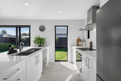 Photo of property in 2 Graeme Cooper Lane, Avonhead, Christchurch, 8042