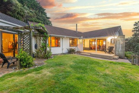 Photo of property in 104 Airlie Road, Plimmerton, Porirua, 5026