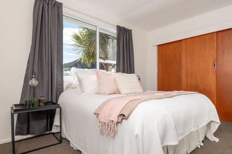 Photo of property in 9 Omega Street, Newlands, Wellington, 6037