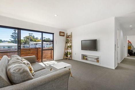 Photo of property in 2/2 Neal Avenue, Glenfield, Auckland, 0629