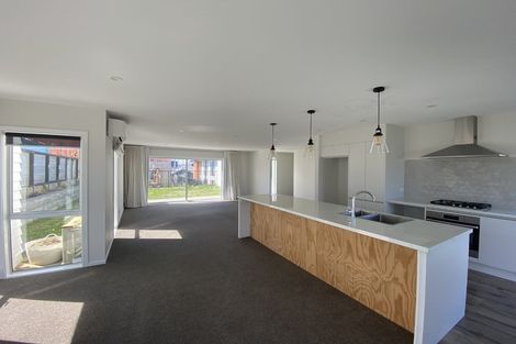 Photo of property in 12 Promontory Crescent, Newlands, Wellington, 6037