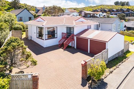 Photo of property in 7 Cathie Place, Karori, Wellington, 6012