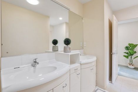Photo of property in 17 Rosebay Rise, Henderson, Auckland, 0610