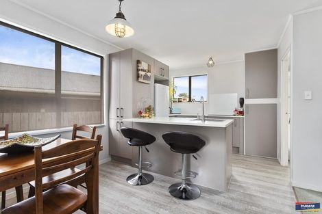 Photo of property in 8 Funnell Place, Manurewa, Auckland, 2102