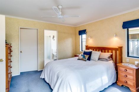 Photo of property in 16 Forbury Way, Taradale, Napier, 4112