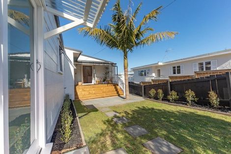Photo of property in 22 Stottholm Road, Titirangi, Auckland, 0604