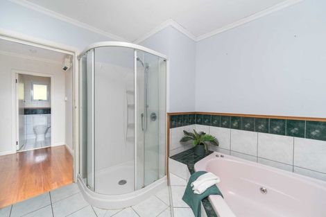 Photo of property in 140 Aokautere Drive, Fitzherbert, Palmerston North, 4410