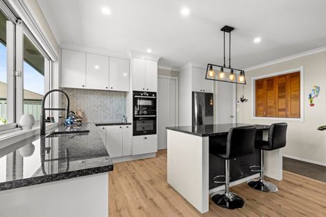 Photo of property in 17 Rakaia Way, Poraiti, Napier, 4112