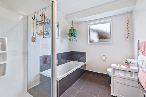 Photo of property in 25 Waitemata Drive, One Tree Point, 0118