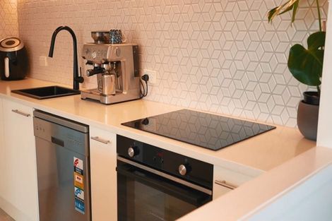 Photo of property in 2/9 Paruru Avenue, Northcote, Auckland, 0627