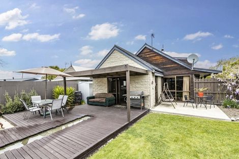 Photo of property in 4 Strachan Place, Rangiora, 7400