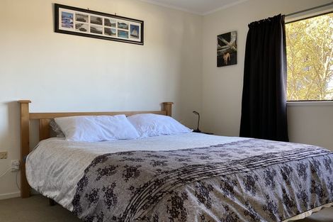 Photo of property in 16 Quincey Place, Massey, Auckland, 0614