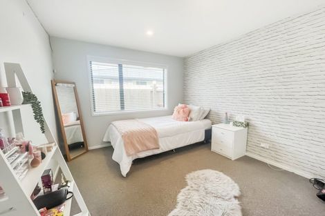 Photo of property in 17 Cyprus Place, Fitzherbert, Palmerston North, 4410