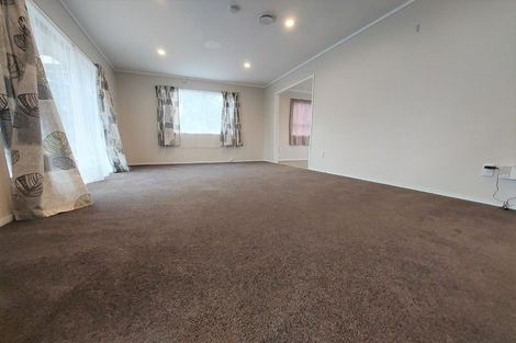 Photo of property in 111 Kemp Road, Massey, Auckland, 0614