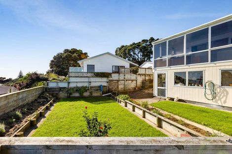 Photo of property in 17 Mount View Place, Spotswood, New Plymouth, 4310