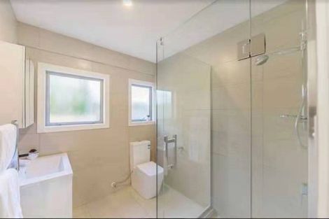 Photo of property in 33 Garadice Road, Rothesay Bay, Auckland, 0630