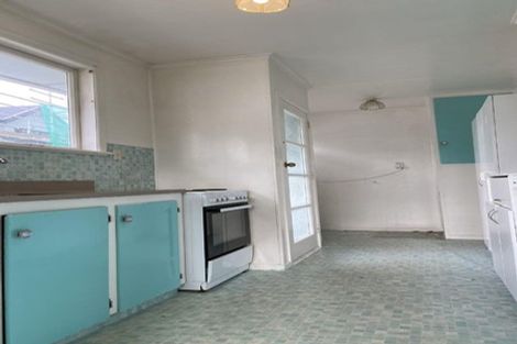 Photo of property in 62 Royal View Road, Te Atatu South, Auckland, 0610