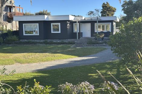 Photo of property in 10 Ngapotiki Street, Paraparaumu Beach, Paraparaumu, 5032