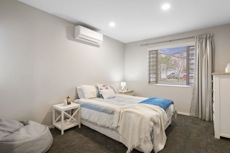 Photo of property in 8 Oak View Terrace, Schnapper Rock, Auckland, 0632