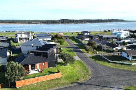 Photo of property in 6 Dawson Street, Foxton Beach, Foxton, 4815