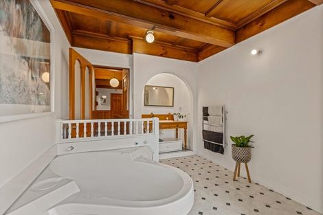 Photo of property in 236 Godley Road, Titirangi, Auckland, 0604