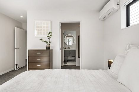 Photo of property in 9c Totara Grove, Hillcrest, Auckland, 0627