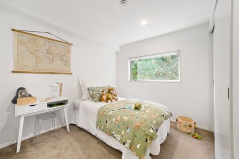Photo of property in 18 Saddleback Grove, Karori, Wellington, 6012