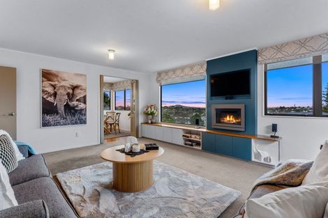 Photo of property in 15 Tableau Place, Totara Vale, Auckland, 0629