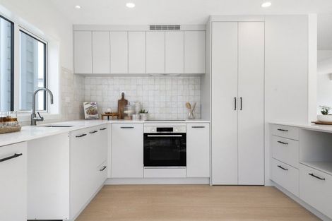 Photo of property in 1 William Bond Street, Stanley Point, Auckland, 0624