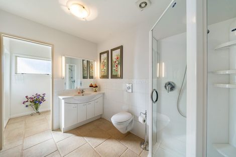 Photo of property in 1 Oakmont, Heretaunga, Upper Hutt, 5018