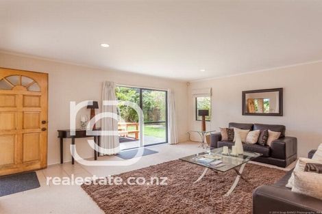 Photo of property in 2 Marbella Drive, Massey, Auckland, 0614