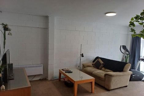 Photo of property in 1/132 Atkinson Road, Titirangi, Auckland, 0604