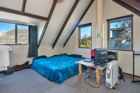 Photo of property in 1 Cameron Place, Fernhill, Queenstown, 9300