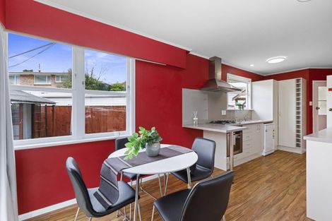 Photo of property in 2 Whirinaki Crescent, Heretaunga, Upper Hutt, 5018