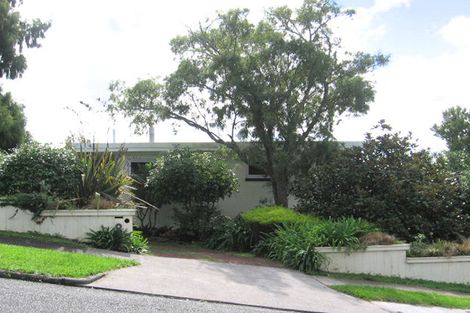 Photo of property in 8 Roland Hill, Glen Eden, Auckland, 0602