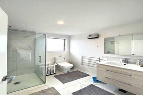 Photo of property in 3/24 Kelwyn Road, Kelston, Auckland, 0602