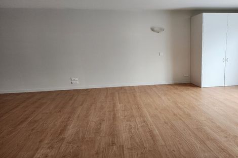Photo of property in 46 Spinnaker Drive, Te Atatu Peninsula, Auckland, 0610