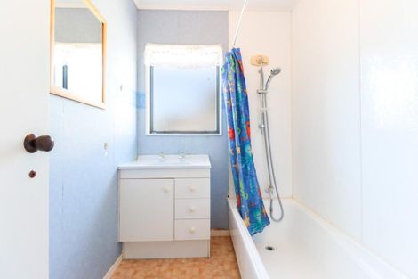 Photo of property in 75 Hillcrest Drive, Kelvin Grove, Palmerston North, 4414