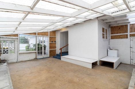 Photo of property in 61 Lyons Avenue, Murrays Bay, Auckland, 0630