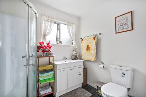 Photo of property in 10 Kaumatua Place, Te Atatu Peninsula, Auckland, 0610