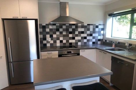 Photo of property in 37 Singers Road, Korokoro, Lower Hutt, 5012