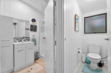 Photo of property in 185 Laingholm Drive, Laingholm, Auckland, 0604