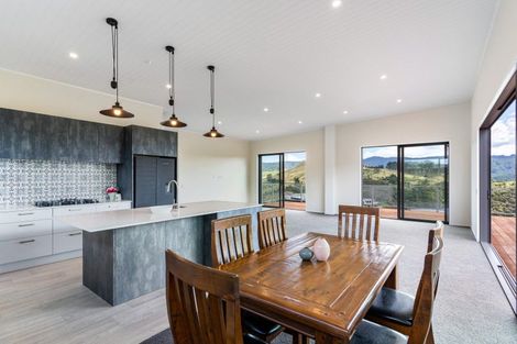 Photo of property in 3 Rewarewa Rise, Whangamata, 3691