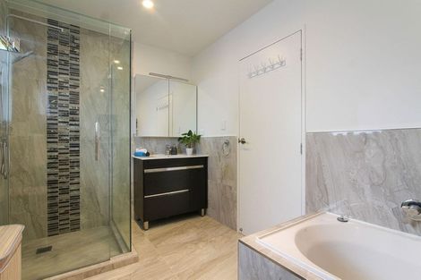 Photo of property in 15 Laurelwood Avenue, Pukekohe, 2120