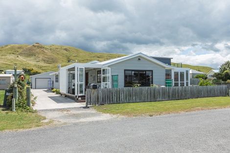 Photo of property in 4 Ohinemuhu Road, Porangahau, 4293