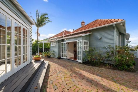 Photo of property in 58 Hinemoa Street, Birkenhead, Auckland, 0626