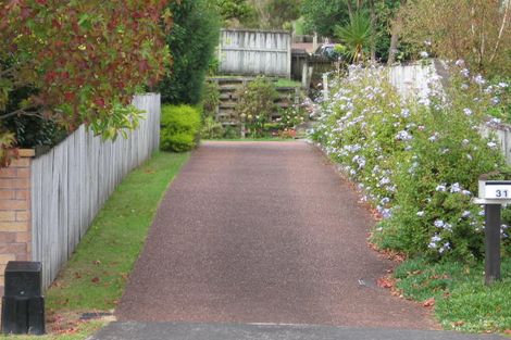 Photo of property in 33 Taupiko Place, Green Bay, Auckland, 0604